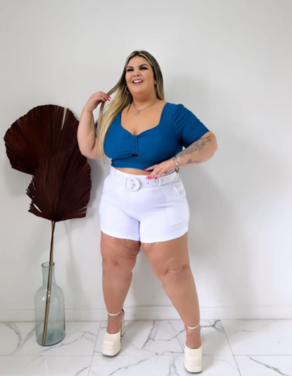 Short Plus Size com Cinto